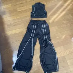 黒の反射ライン付きダンスセットアップ