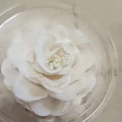 N*i様 ホワイト花型ブローチ パール付き