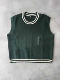 ダークグリーン ノースリーブニットベスト