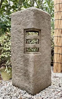 【石灯篭・天然石・置灯篭・露地庭灯篭・三日月型灯篭】庭石オブジェ置物箱庭飾り石 石灯篭・天然石・置灯篭・露地庭灯篭・三日月型灯篭】庭石オブジェ置物