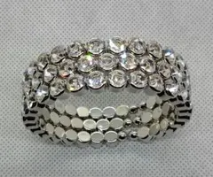 希少 GUCCI クイーンマーガレットビーアクセントローファー パール