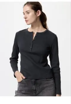 ユニクロリブヘンリーネックT