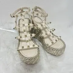 valentino ロックスタッズ　カーフスキン　ウェッジサンダル　アイボリーのサムネイル