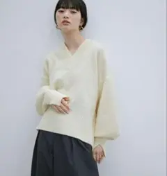 ADAM ET ROPE' ウールカシミヤVネックセーター