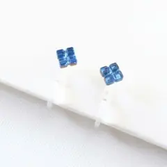 極小！紫陽花の樹脂ノンホールピアス（シャイニーブルー）