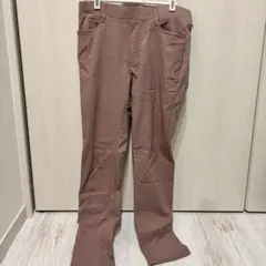 ピンク ズボン