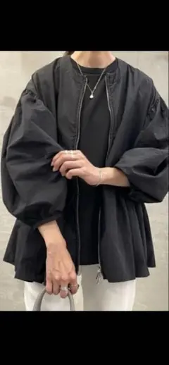 新品タグ付⭐ ペプラムジップブルゾン黒