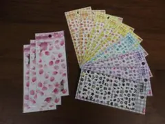 多彩なデザインのシール12枚セット