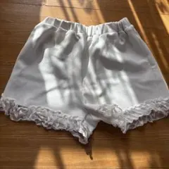 Honey Cinnamonフリル付きホワイトショートパンツ