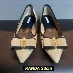 RANDA モノグラムパーツリボンフラットパンプス（ベージュ）23cm