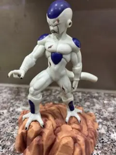 フリーザ フィギュア 台座付き 約15cm