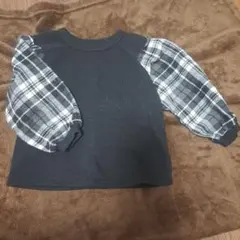 黒とチェック柄の長袖トレーナー 90㎝