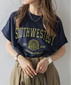 ボンジュールサガン カレッジ刺繍ピグメントスウェットTシャツ ネイビー