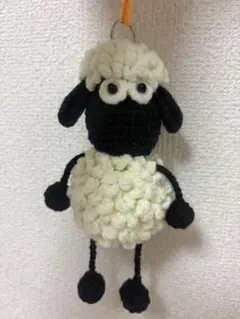 ハンドメイド あみぐるみ 羊 キーホルダー　白黒