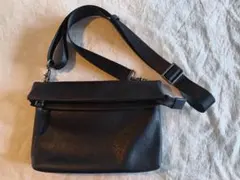 AMARANTINE ブラック ショルダーバッグのサムネイル