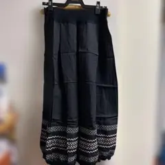 黒 バルーンスカート 刺繍入り ゴムウエスト