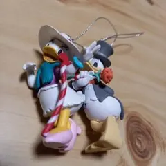 デイジーとドナルドの マスコット キーホルダーになります(*^^* )