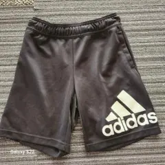 adidas 黒 ハーフパンツ 140サイズ