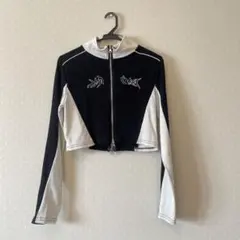 ウィゴーWEGO レディース　長袖 クロップドシャツ 黒と白　ジッパー