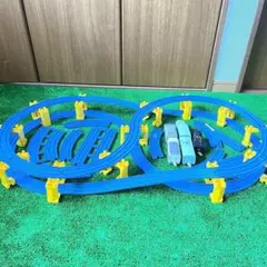 プラレール 8の字型 立体交差ループ レイアウト 2階建て 車両付き