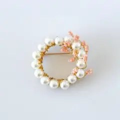 さくらの花モチーフのパールブローチ【桜パールリース】（ハンドメイド）