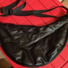 ユニクロ レザータッチラウンドショルダーバッグ 黒