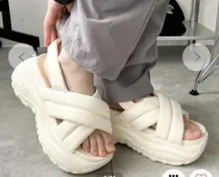 wego パデットクロスサンダル　ホワイトのサムネイル