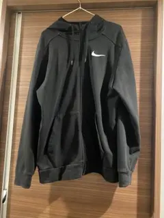 Nike Dri-FIT ブラックパーカー