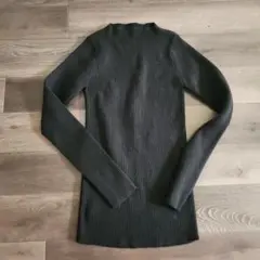 ブラック リブ編み タートルネック セーター