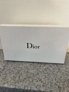 Dior ギフトボックス ホワイト 中型