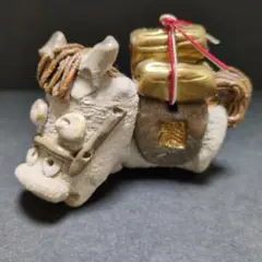 陶器製 馬の置物 金色の荷物付き