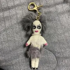 人形型キーホルダー グレー ファー付き