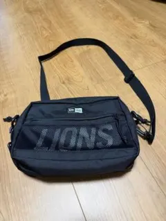 New Era LIONSショルダーバッグ ブラック