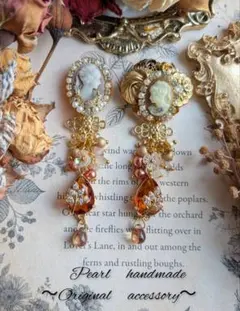 カメオデザインカボション×ドロップ形リーフチャーム