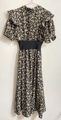 パンプキンポート　花柄フリル付きマキシドレス　ブラック　M