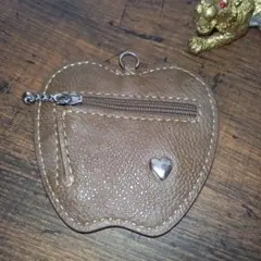 本革　りんご形　小銭入れ　ベージュ　ZAZA