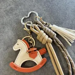 【数量限定☘️】じゃらじゃらキーホルダー❣️ 馬モチーフ 白 バッグチャーム 干支