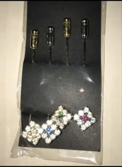新品未使用　四色 ブローチ 自宅保管品
