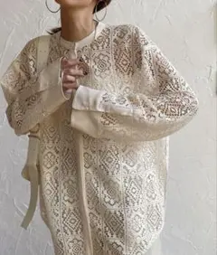 JUNOAH ノーカラーレースシャツ