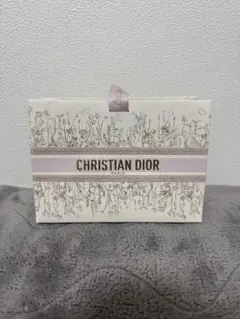 Dior ショッパー ギフトボックス 花柄
