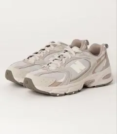 美品 New Balance 530 スニーカー ベージュ 23cmのサムネイル