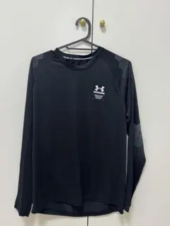 【美品】UNDER ARMOUR ロングスリーブTシャツ Mブラック