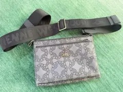 ヴィヴィアンウエストウッド バッグ ショルダーバッグ ボディバッグ グレー