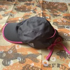 adidas 黒/ピンク キャップ