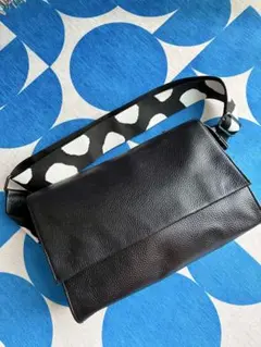 ear PAPILLONNER 本革 ワイドテープショルダーバッグ ボディバッグ