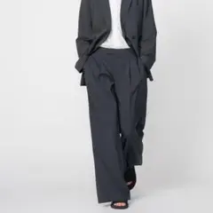 感動タックワイドパンツ　ユニクロ　ダークグレー