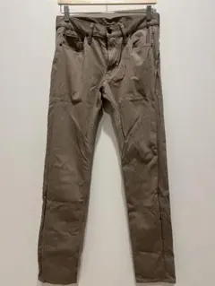 GU ベージュ チノパン