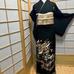 6812］黒留袖 美品 花車文様 金彩 駒刺繍 比翼付 五つ紋 正絹 着物 袷 