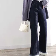 裾フリンジセミフレアデニムパンツ