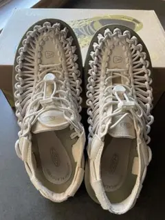 KEEN UNEEK ホワイト サンダル 24センチ - メルカリ